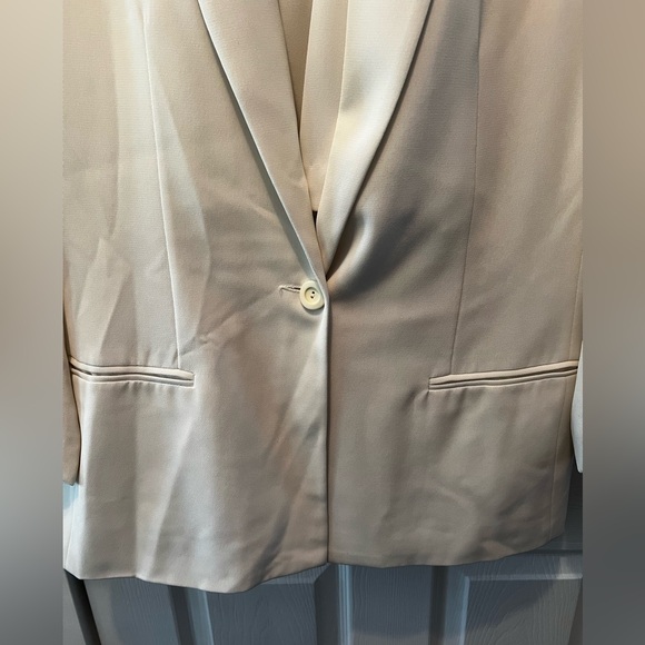 Ingenuity blazer and skirt set - Picture 3 of 13